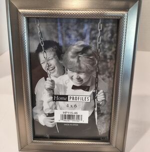 MALDEN Silver Finish Standing Picture Frame 4X6 Textured Velvet Back